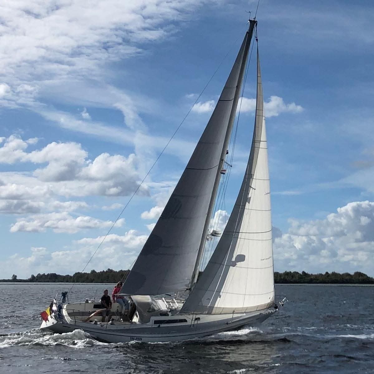 OYSTER UFO 34