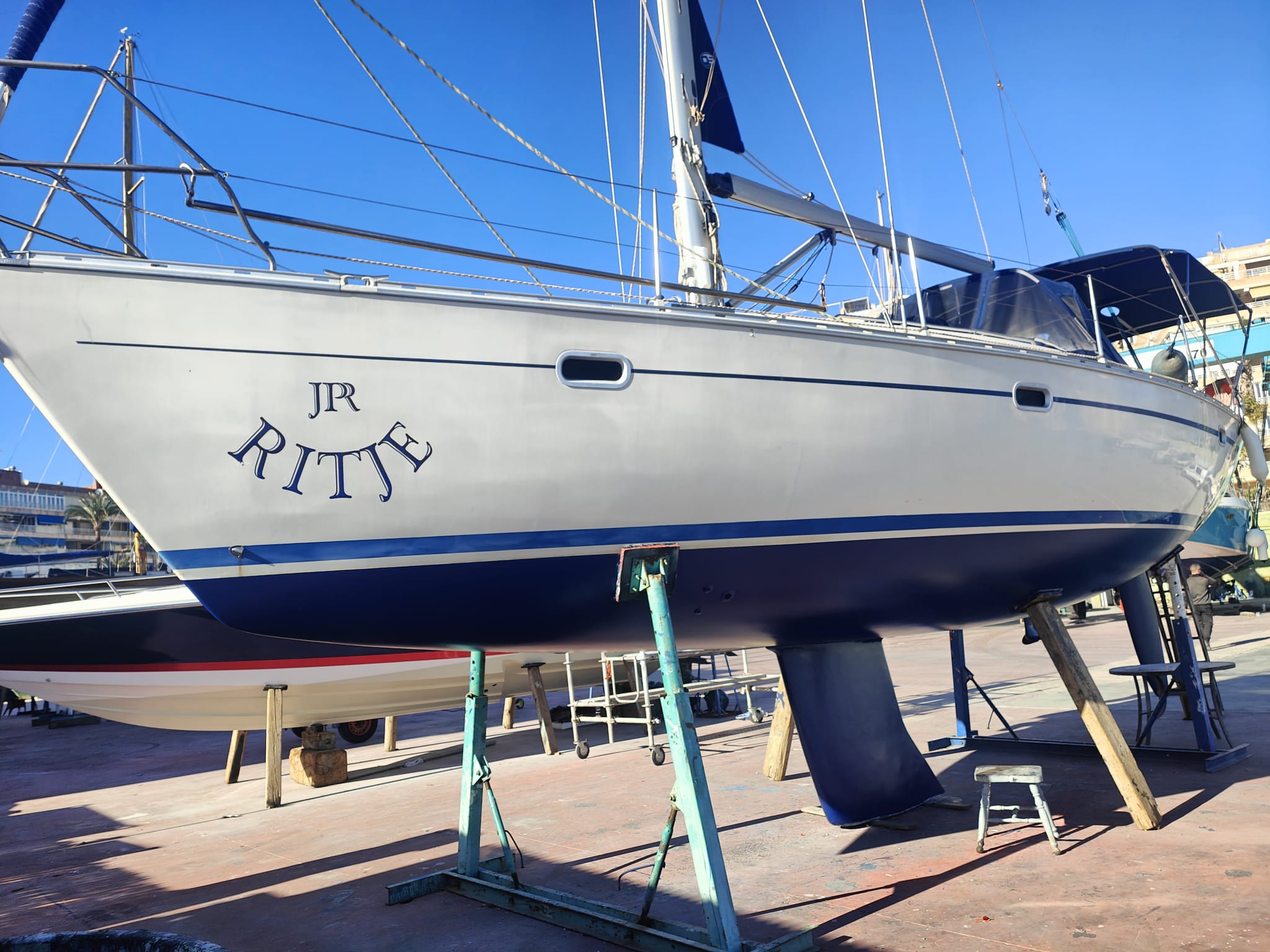 BAVARIA 37