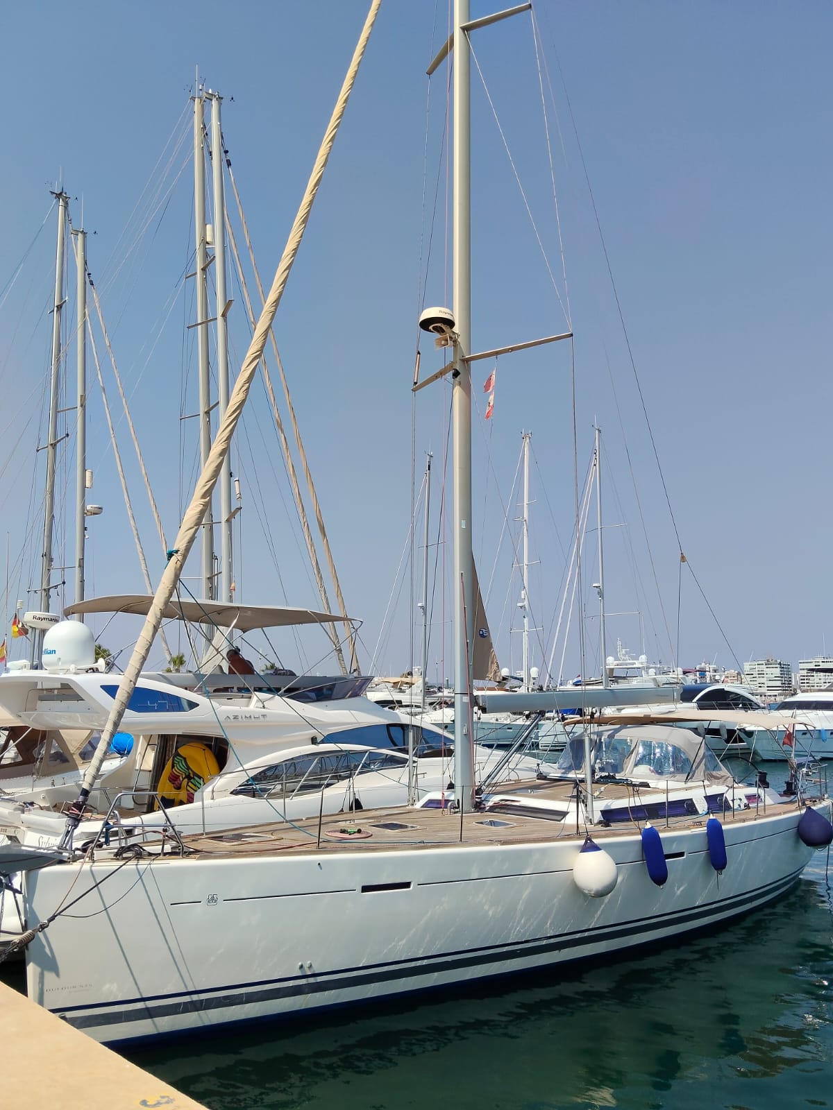 DUFOUR 525